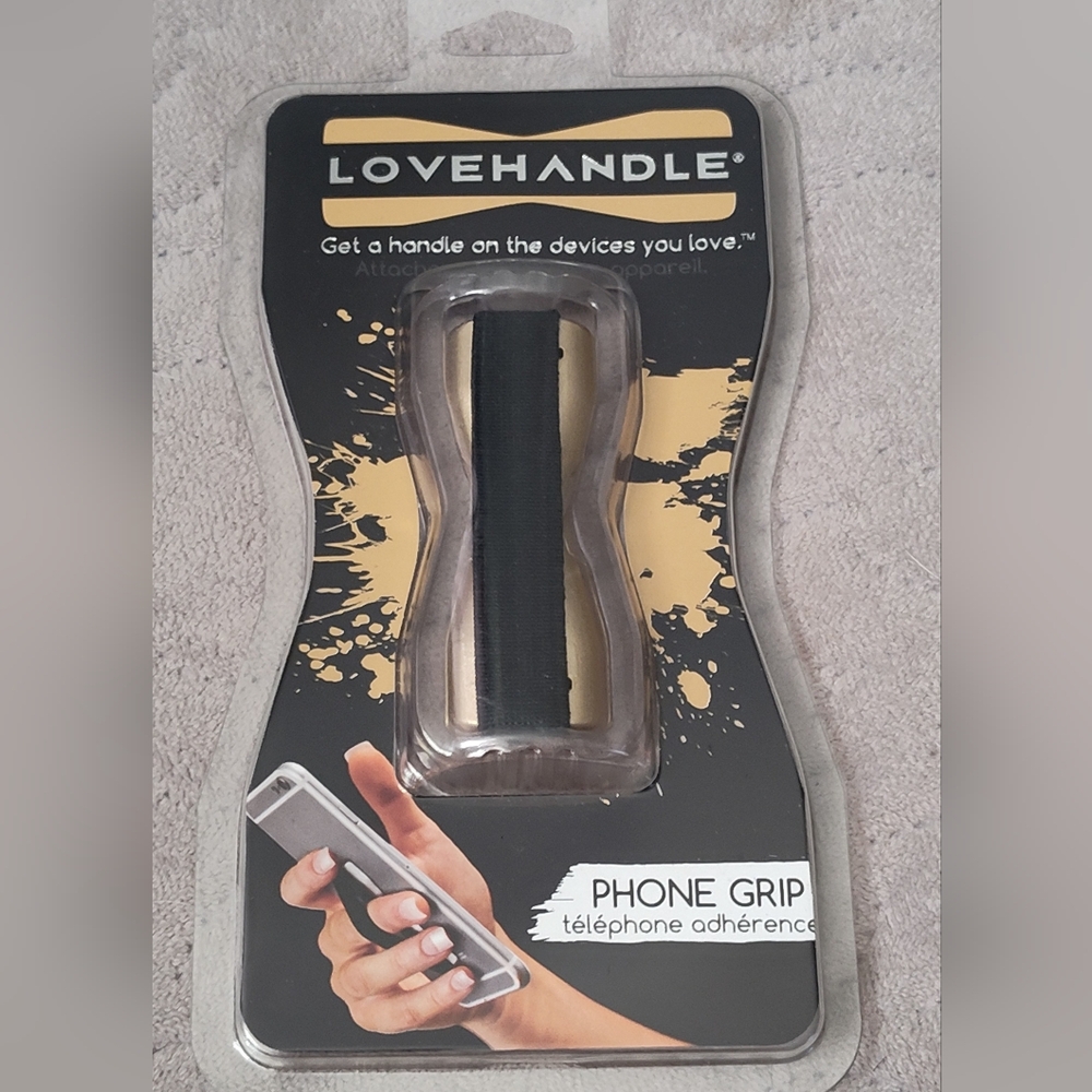NWT! Love Handle Phone Grip